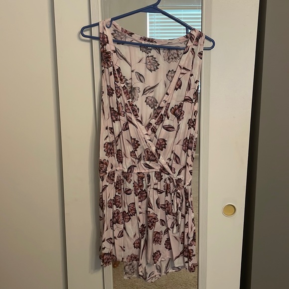 Great condition, soft, comfortable romper - Picture 1 of 4